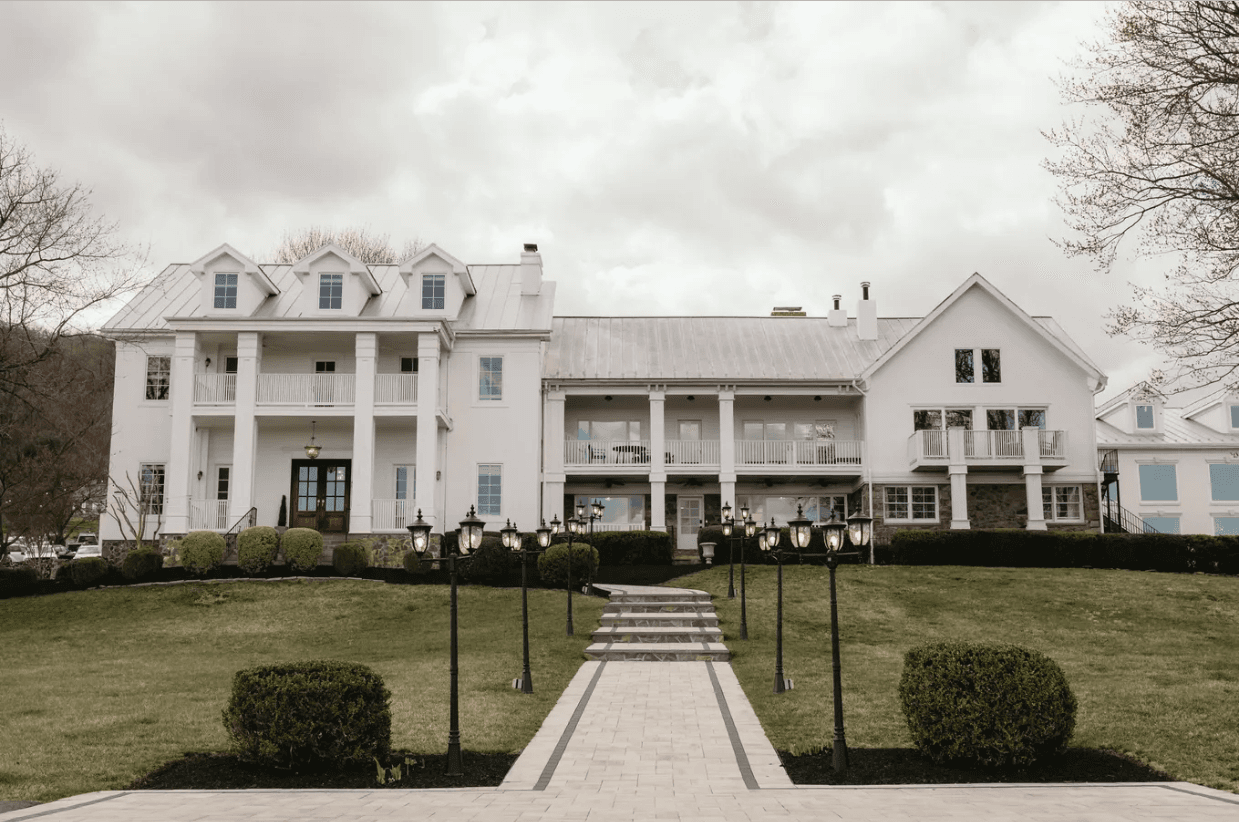 The View at Bluemont — restored 1930s manor overlooking Loudoun Valley